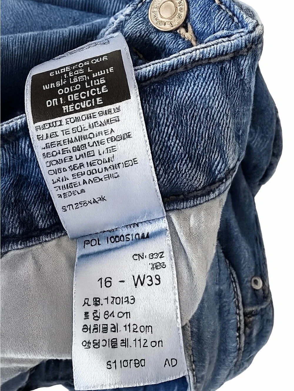 Signature by Levi Strauss & Co. Mid-Rise Cuffed Denim Shorts – Size 16